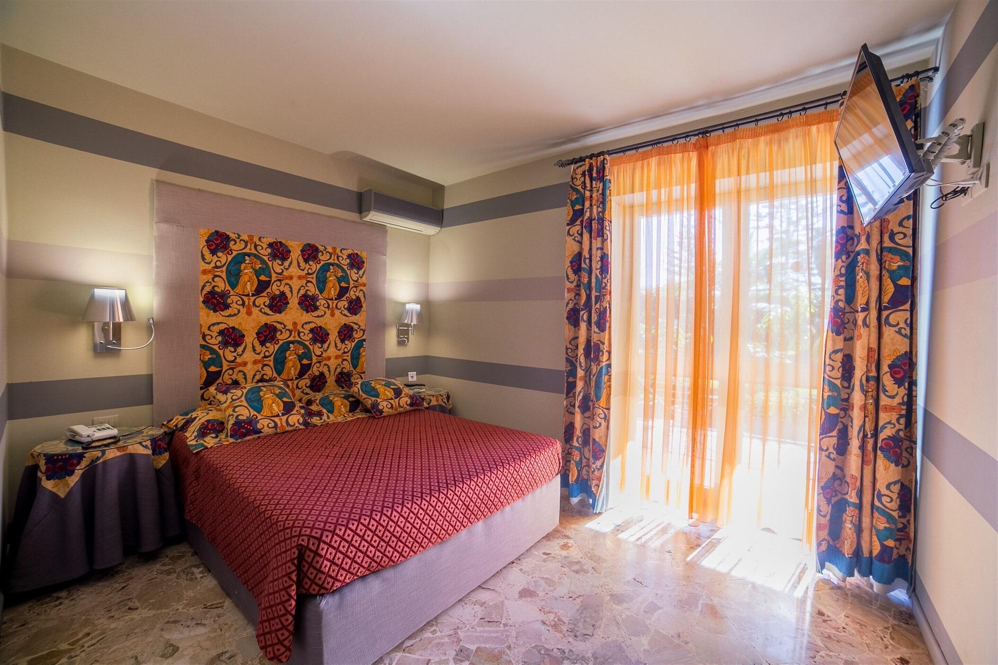 Hotel Villamare Fontane Bianche Exterior photo